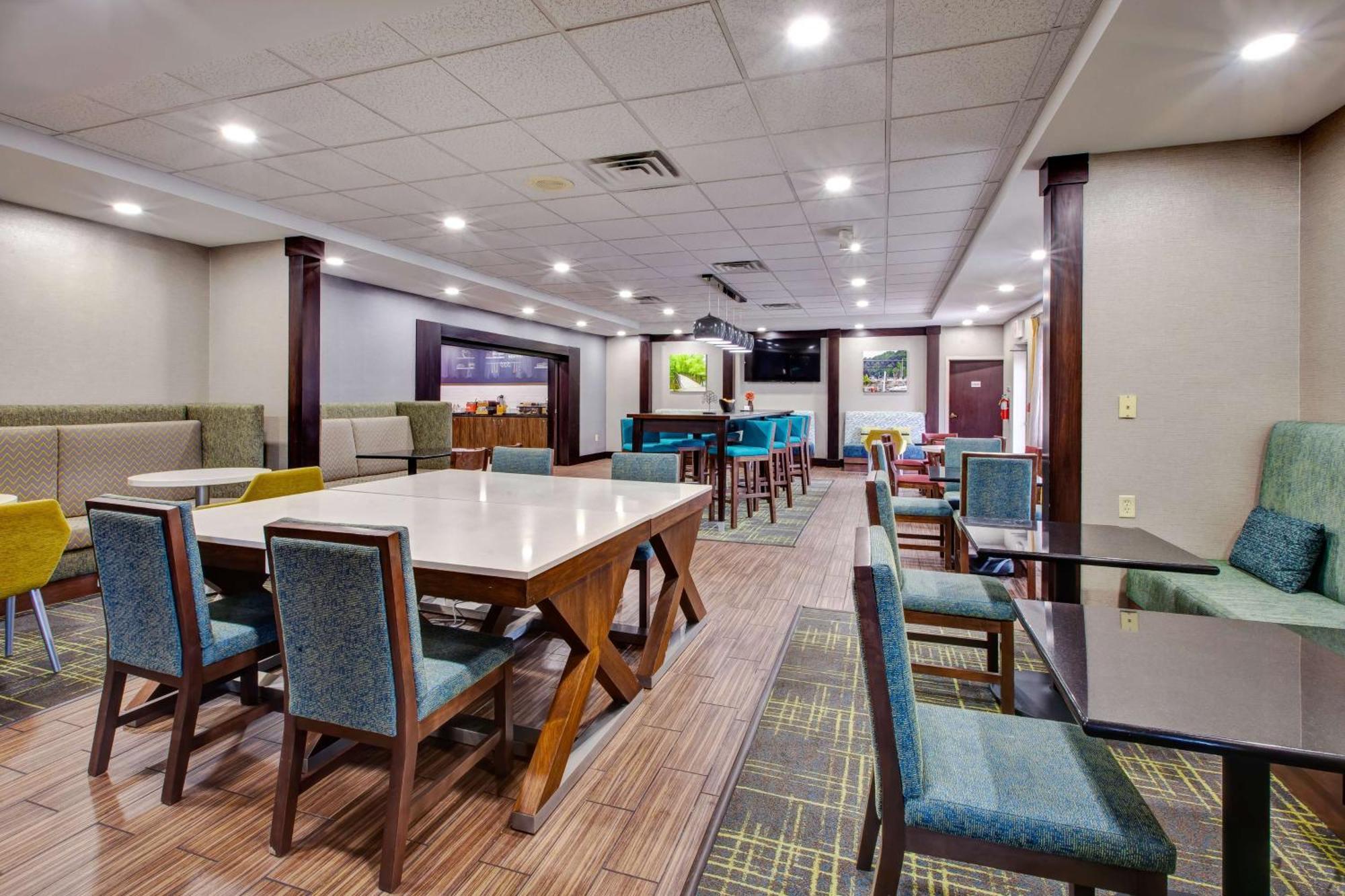 Hampton Inn&suites Cleveland-airport/middleburg Heights 3*