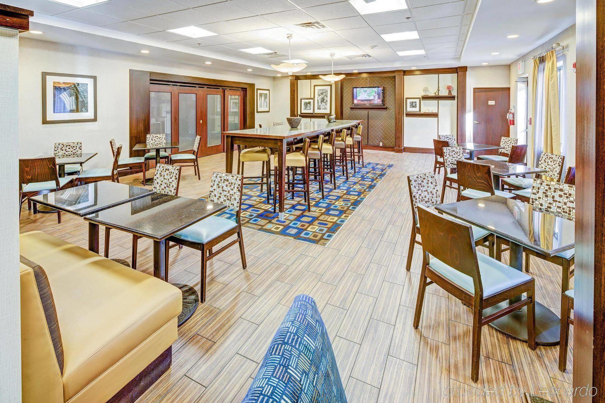 Hampton Inn&suites Cleveland-airport/middleburg Heights 3*