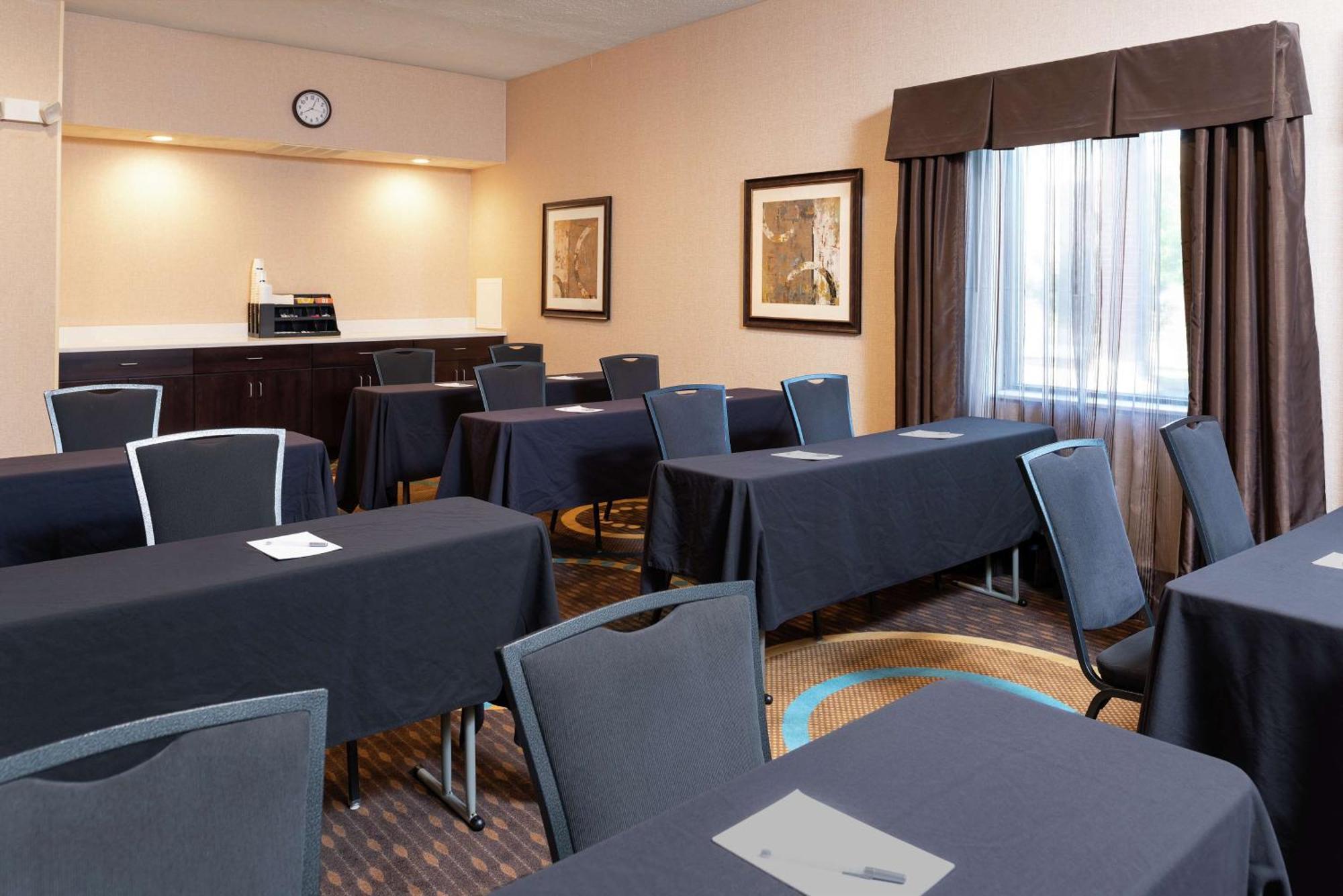 Hotel Hampton & Cleveland-airport/middleburg Heights 3*