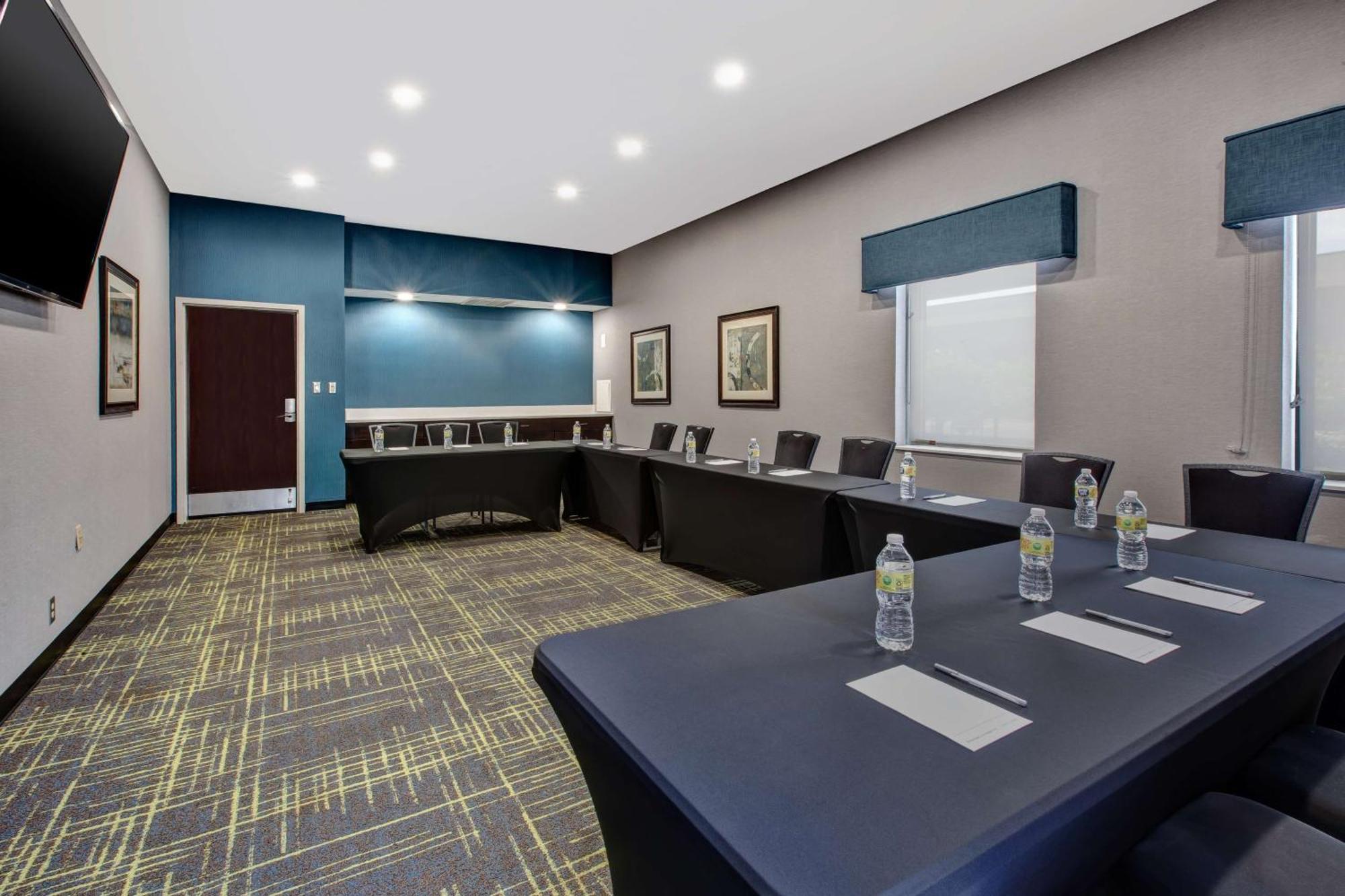 Hampton & Cleveland-airport/middleburg Heights 3*